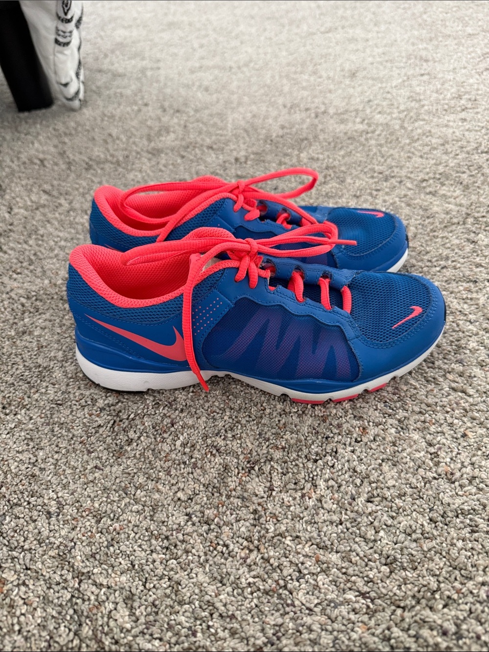 Nike Women’s Flex Trainer 2 Blue and Pink Athletic Sneakers size 6